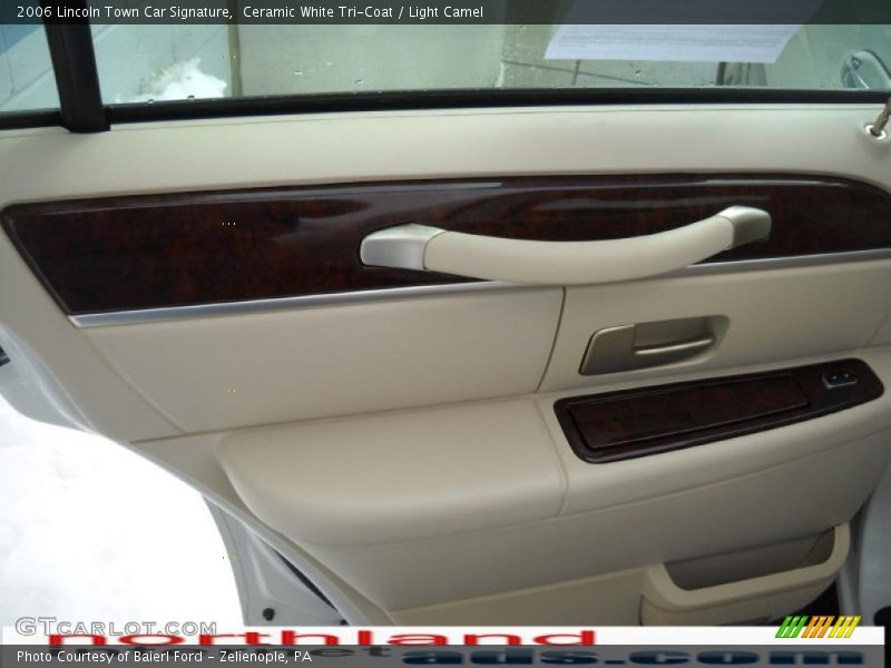 Ceramic White Tri-Coat / Light Camel 2006 Lincoln Town Car Signature