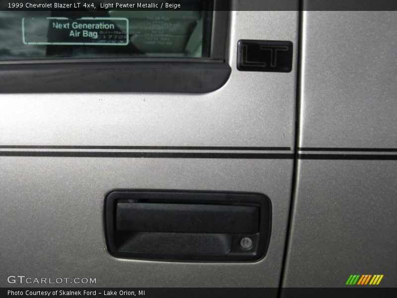 Light Pewter Metallic / Beige 1999 Chevrolet Blazer LT 4x4