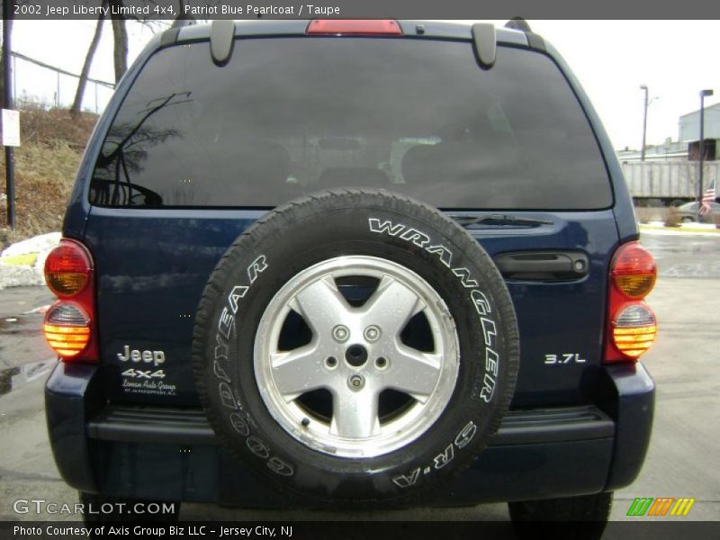 Patriot Blue Pearlcoat / Taupe 2002 Jeep Liberty Limited 4x4
