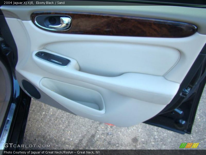 Ebony Black / Sand 2004 Jaguar XJ XJ8