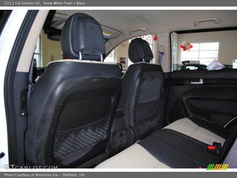 Snow White Pearl / Black 2011 Kia Sorento EX