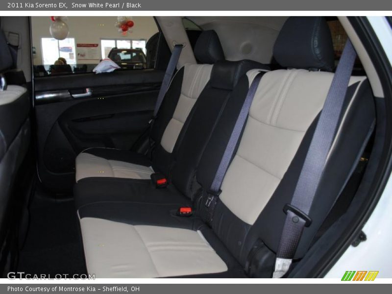 Snow White Pearl / Black 2011 Kia Sorento EX