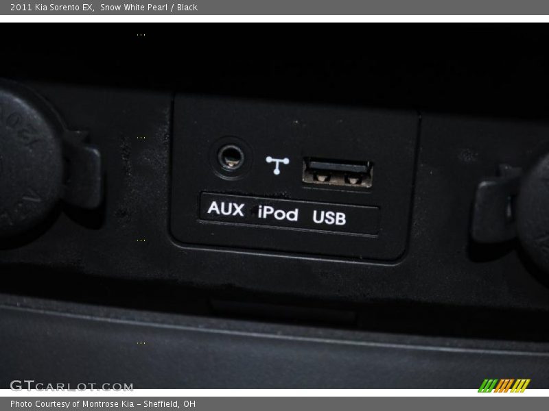 Snow White Pearl / Black 2011 Kia Sorento EX