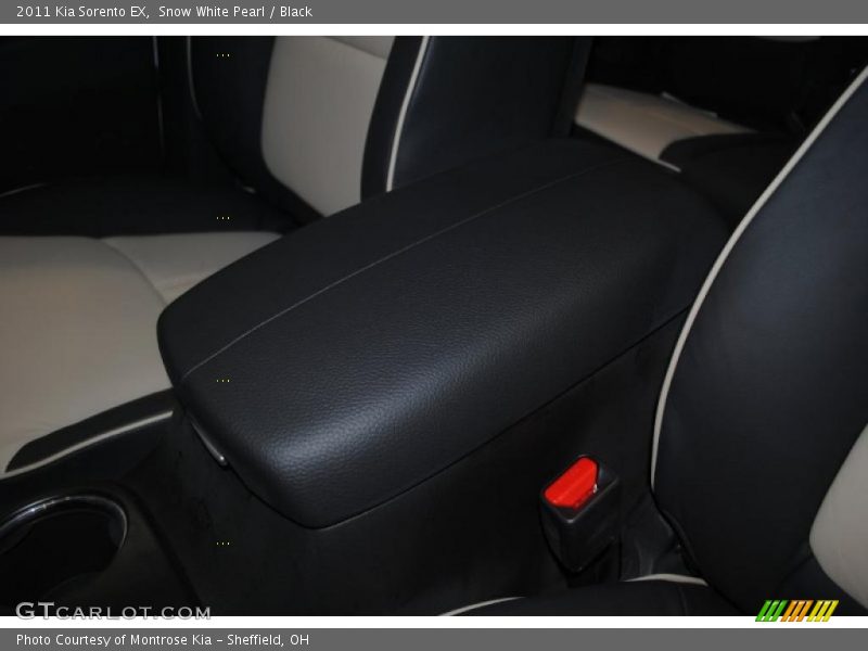 Snow White Pearl / Black 2011 Kia Sorento EX