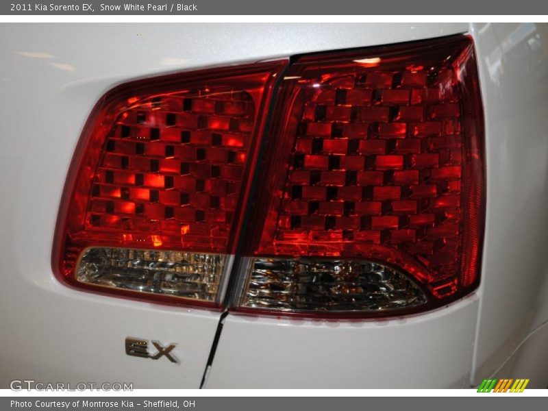 Snow White Pearl / Black 2011 Kia Sorento EX