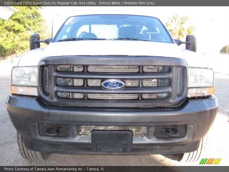 Oxford White / Medium Flint Grey 2003 Ford F250 Super Duty XL Regular Cab 4x4 Utility