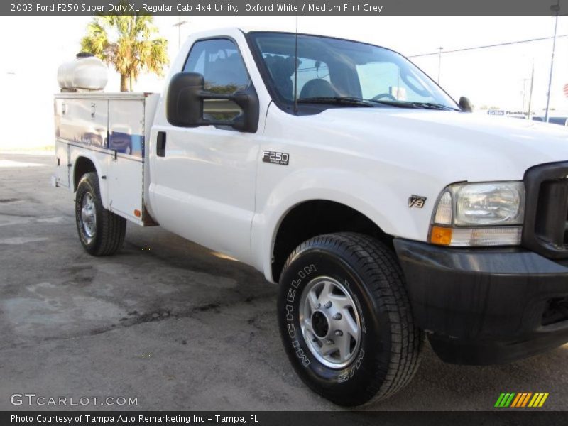 Oxford White / Medium Flint Grey 2003 Ford F250 Super Duty XL Regular Cab 4x4 Utility