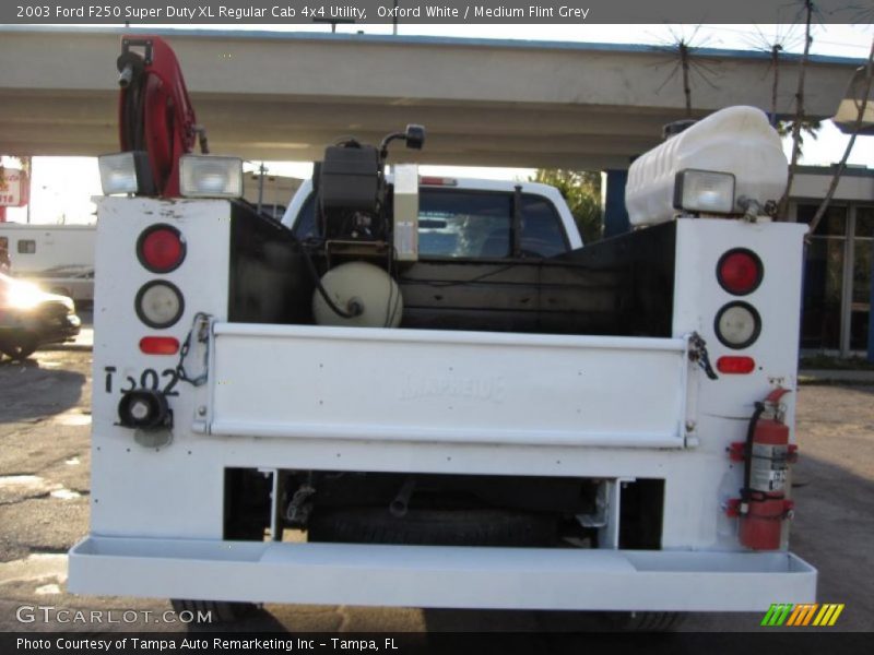 Oxford White / Medium Flint Grey 2003 Ford F250 Super Duty XL Regular Cab 4x4 Utility
