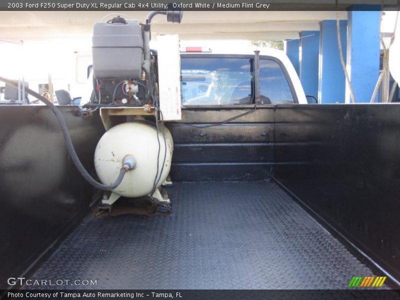 Oxford White / Medium Flint Grey 2003 Ford F250 Super Duty XL Regular Cab 4x4 Utility