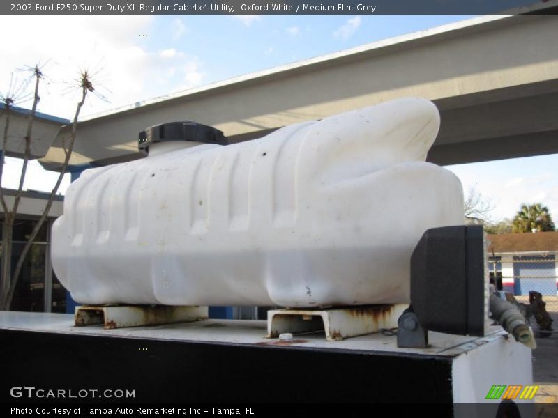 Oxford White / Medium Flint Grey 2003 Ford F250 Super Duty XL Regular Cab 4x4 Utility