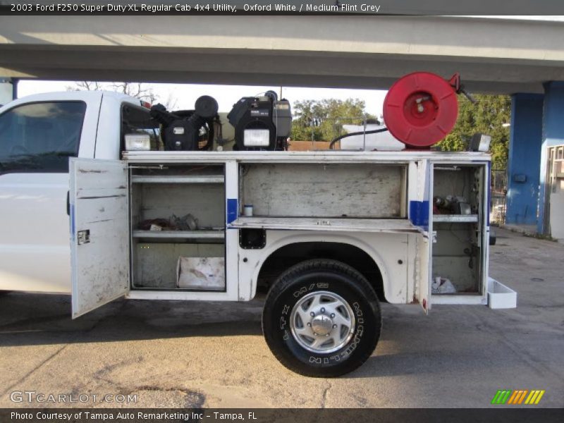 Oxford White / Medium Flint Grey 2003 Ford F250 Super Duty XL Regular Cab 4x4 Utility