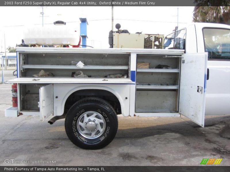 Oxford White / Medium Flint Grey 2003 Ford F250 Super Duty XL Regular Cab 4x4 Utility