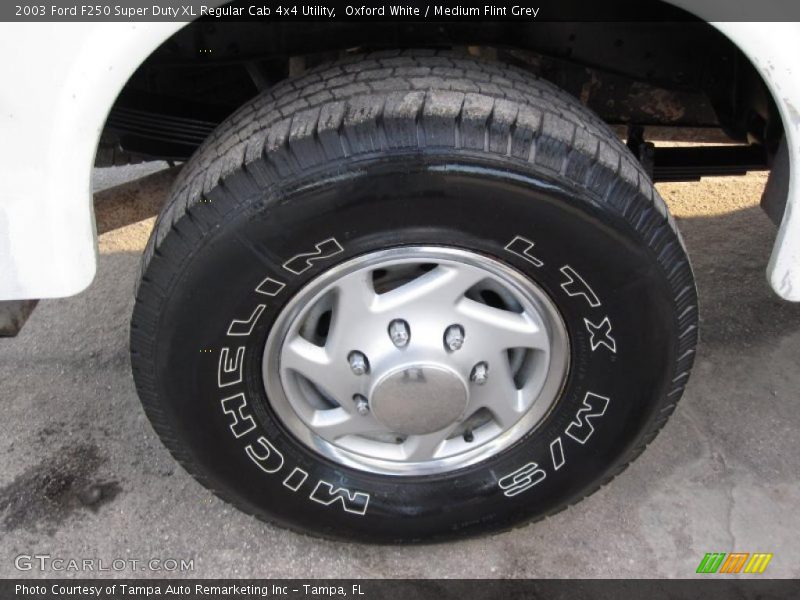 Oxford White / Medium Flint Grey 2003 Ford F250 Super Duty XL Regular Cab 4x4 Utility