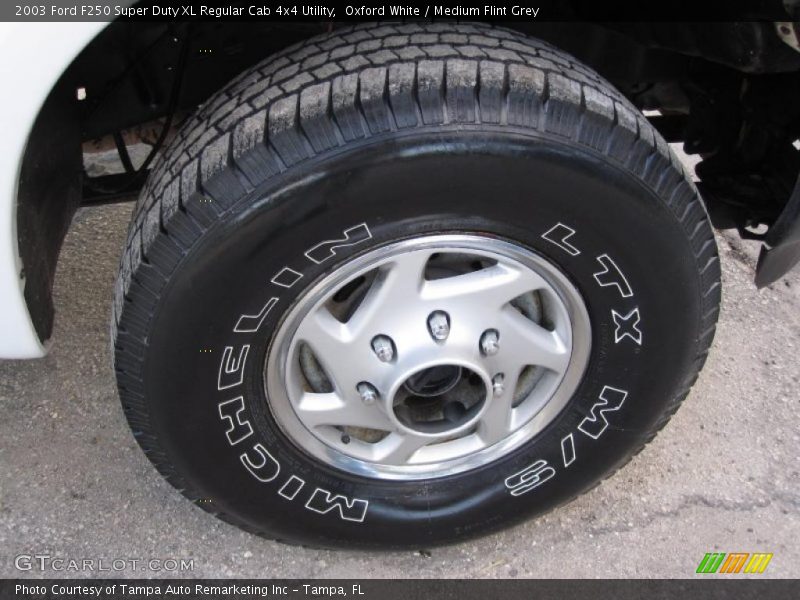 Oxford White / Medium Flint Grey 2003 Ford F250 Super Duty XL Regular Cab 4x4 Utility