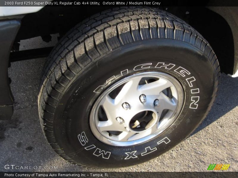 Oxford White / Medium Flint Grey 2003 Ford F250 Super Duty XL Regular Cab 4x4 Utility