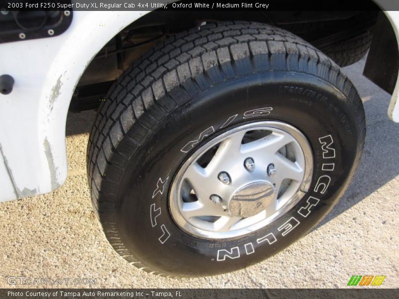 Oxford White / Medium Flint Grey 2003 Ford F250 Super Duty XL Regular Cab 4x4 Utility