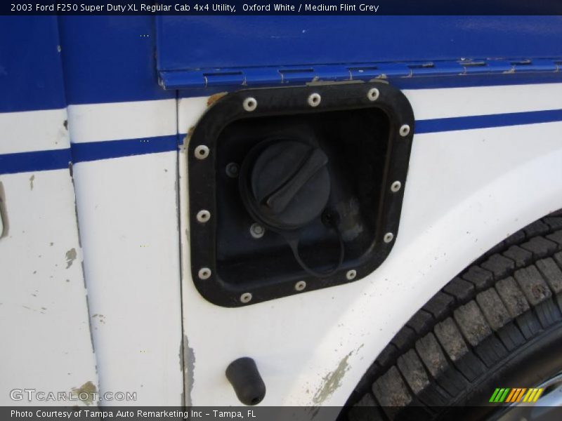 Oxford White / Medium Flint Grey 2003 Ford F250 Super Duty XL Regular Cab 4x4 Utility