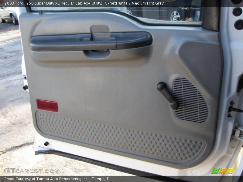 Oxford White / Medium Flint Grey 2003 Ford F250 Super Duty XL Regular Cab 4x4 Utility