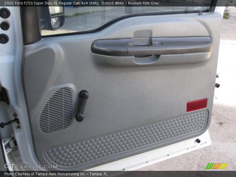 Oxford White / Medium Flint Grey 2003 Ford F250 Super Duty XL Regular Cab 4x4 Utility