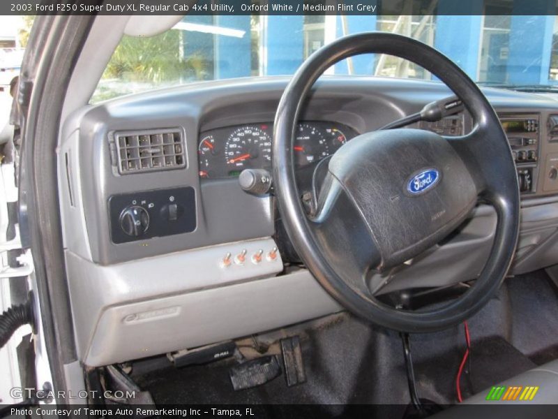 Oxford White / Medium Flint Grey 2003 Ford F250 Super Duty XL Regular Cab 4x4 Utility