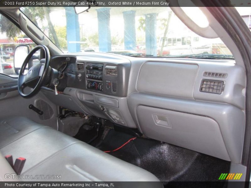 Oxford White / Medium Flint Grey 2003 Ford F250 Super Duty XL Regular Cab 4x4 Utility