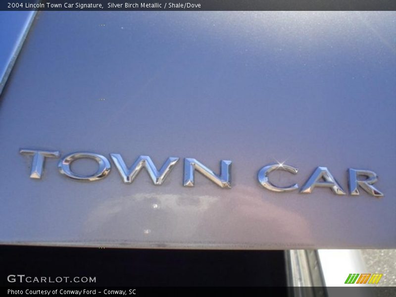 Silver Birch Metallic / Shale/Dove 2004 Lincoln Town Car Signature