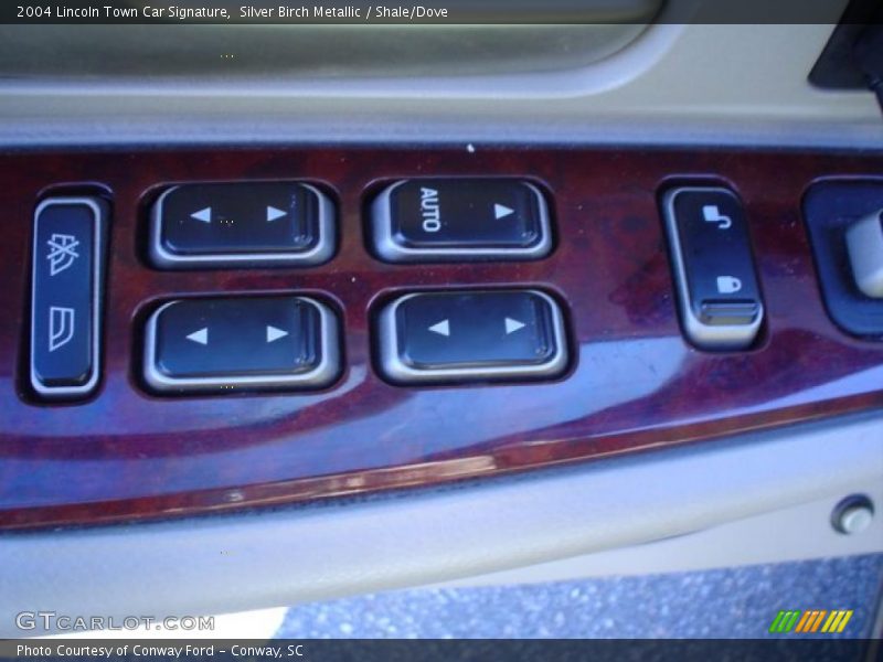 Silver Birch Metallic / Shale/Dove 2004 Lincoln Town Car Signature