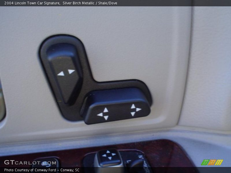 Silver Birch Metallic / Shale/Dove 2004 Lincoln Town Car Signature