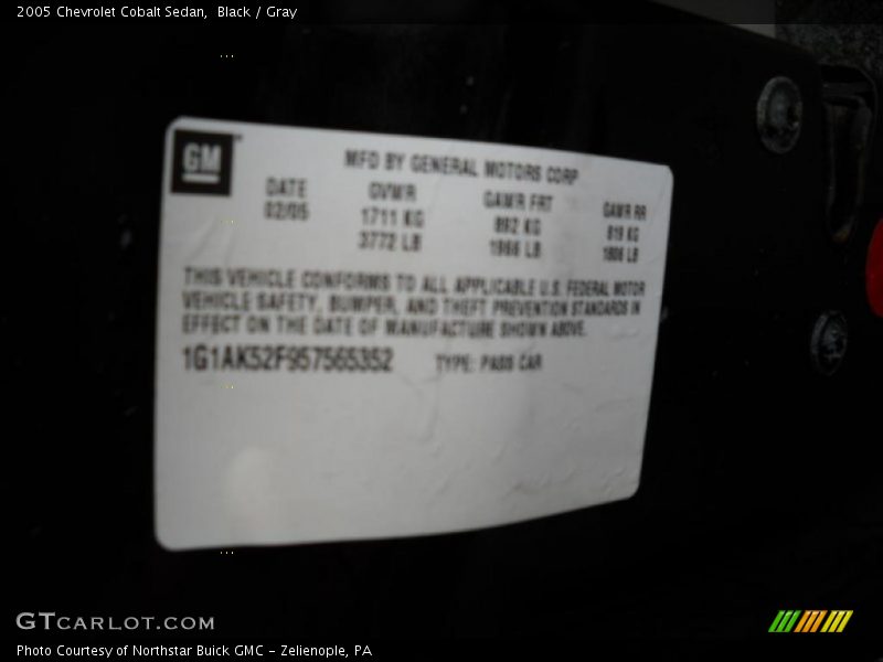 Black / Gray 2005 Chevrolet Cobalt Sedan