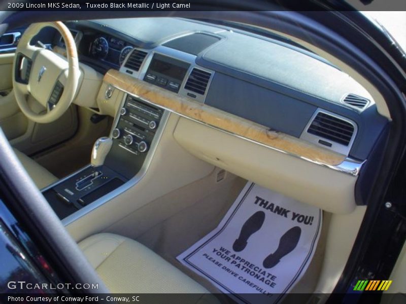 Tuxedo Black Metallic / Light Camel 2009 Lincoln MKS Sedan