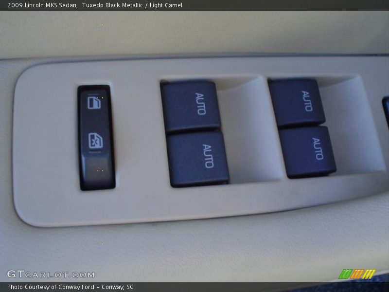 Tuxedo Black Metallic / Light Camel 2009 Lincoln MKS Sedan