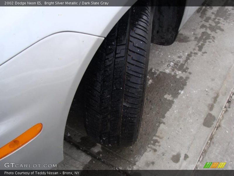 Bright Silver Metallic / Dark Slate Gray 2002 Dodge Neon ES