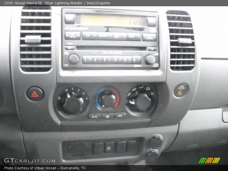Silver Lightning Metallic / Steel/Graphite 2005 Nissan Xterra SE