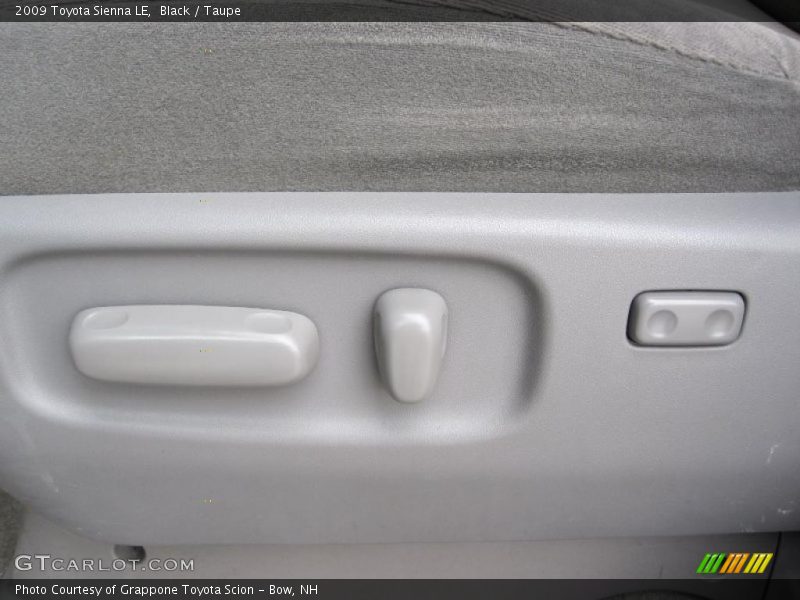 Black / Taupe 2009 Toyota Sienna LE