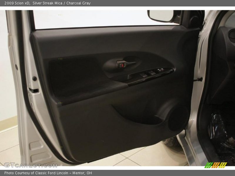 Silver Streak Mica / Charcoal Gray 2009 Scion xD