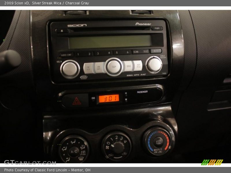 Silver Streak Mica / Charcoal Gray 2009 Scion xD
