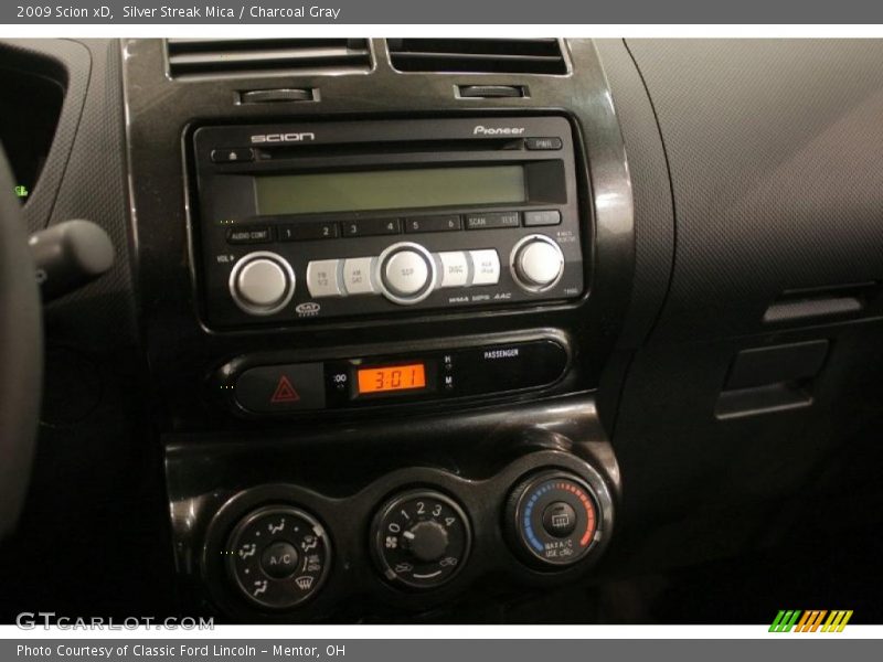 Silver Streak Mica / Charcoal Gray 2009 Scion xD