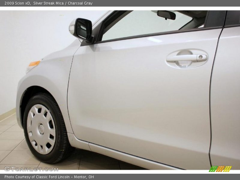 Silver Streak Mica / Charcoal Gray 2009 Scion xD