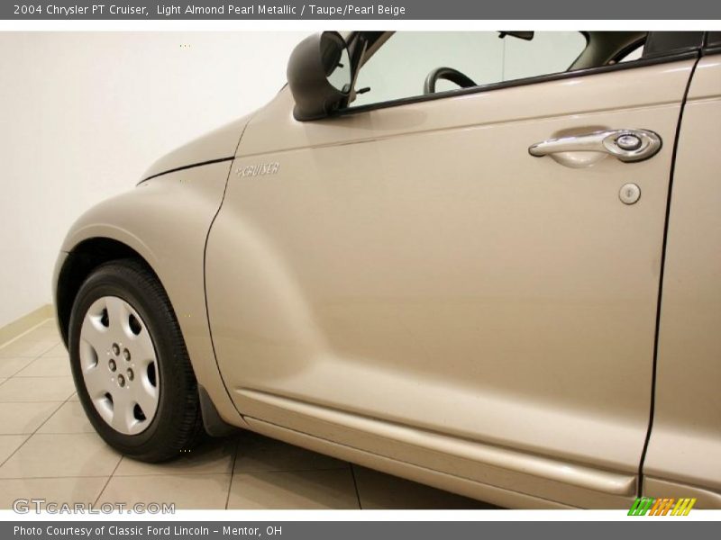 Light Almond Pearl Metallic / Taupe/Pearl Beige 2004 Chrysler PT Cruiser