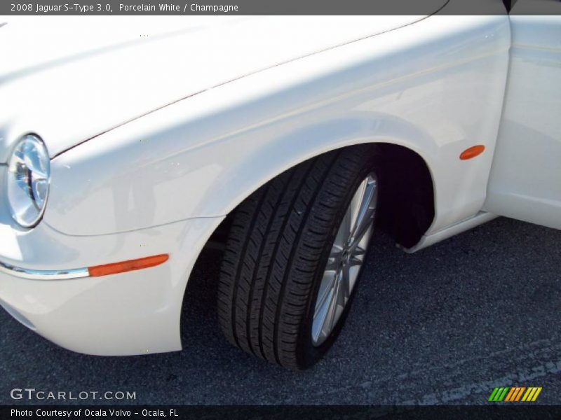 Porcelain White / Champagne 2008 Jaguar S-Type 3.0