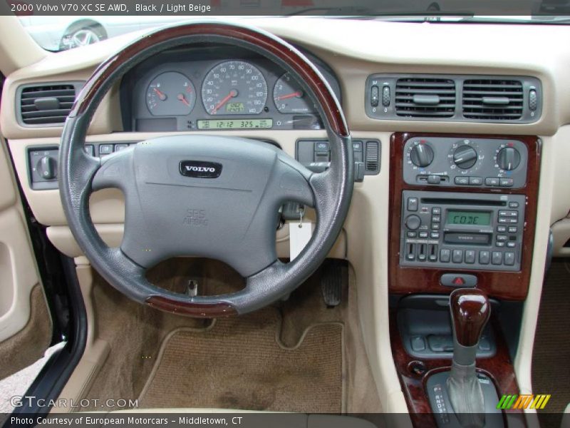 Black / Light Beige 2000 Volvo V70 XC SE AWD