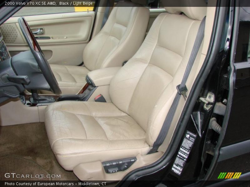 Black / Light Beige 2000 Volvo V70 XC SE AWD