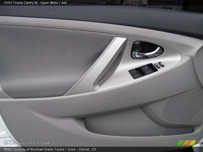 Super White / Ash 2009 Toyota Camry SE