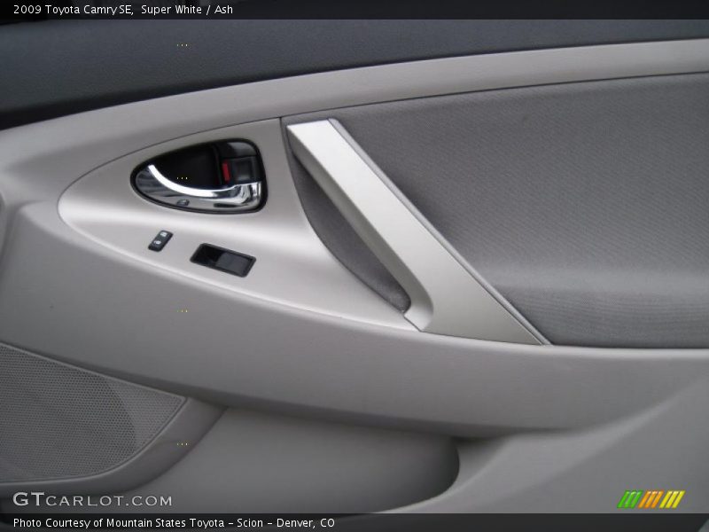 Super White / Ash 2009 Toyota Camry SE