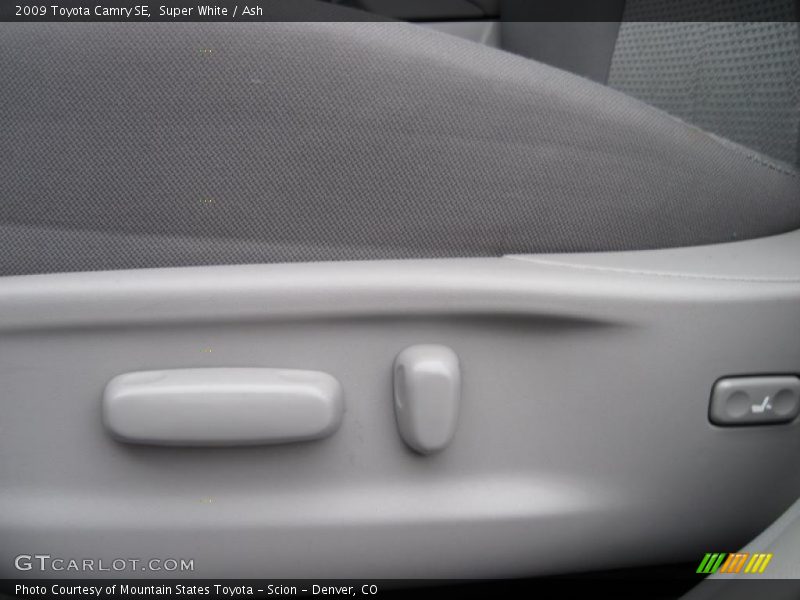 Super White / Ash 2009 Toyota Camry SE