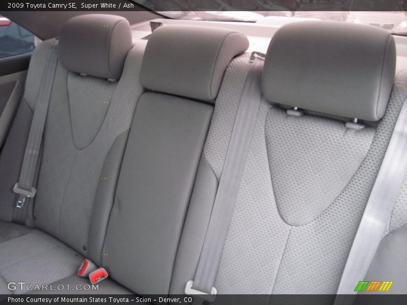 Super White / Ash 2009 Toyota Camry SE