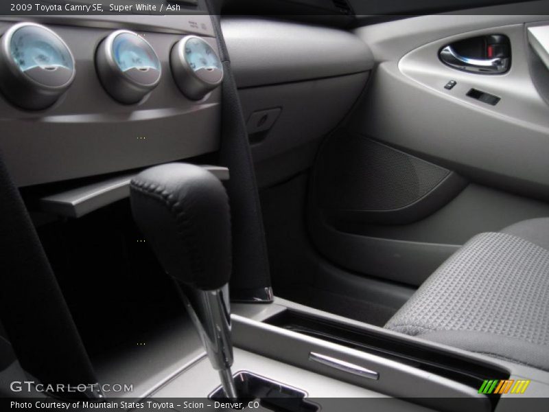 Super White / Ash 2009 Toyota Camry SE