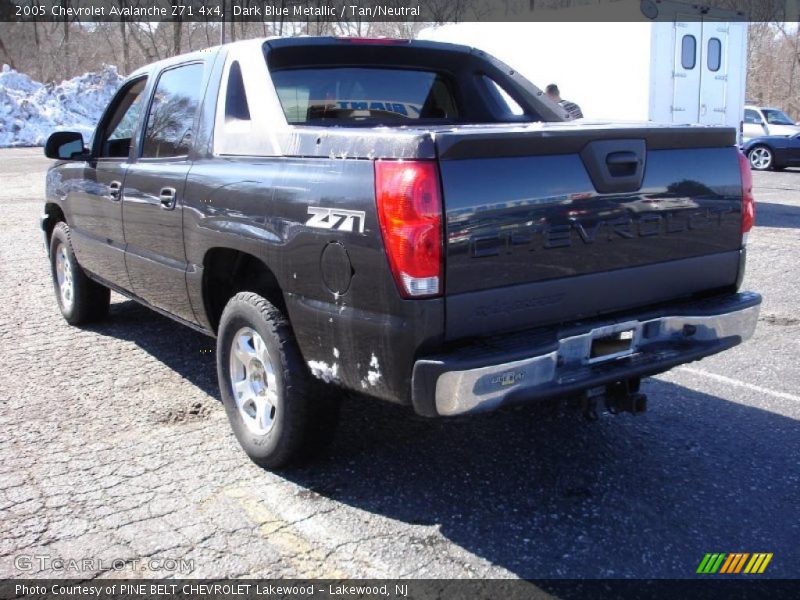 Dark Blue Metallic / Tan/Neutral 2005 Chevrolet Avalanche Z71 4x4