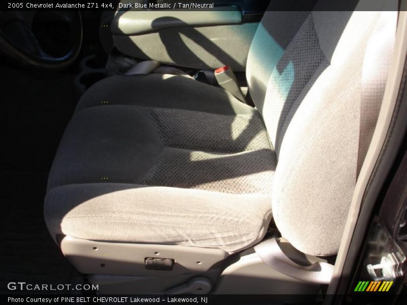 Dark Blue Metallic / Tan/Neutral 2005 Chevrolet Avalanche Z71 4x4