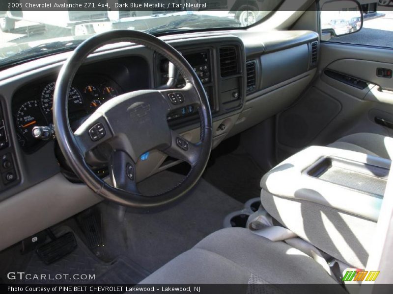 Dark Blue Metallic / Tan/Neutral 2005 Chevrolet Avalanche Z71 4x4